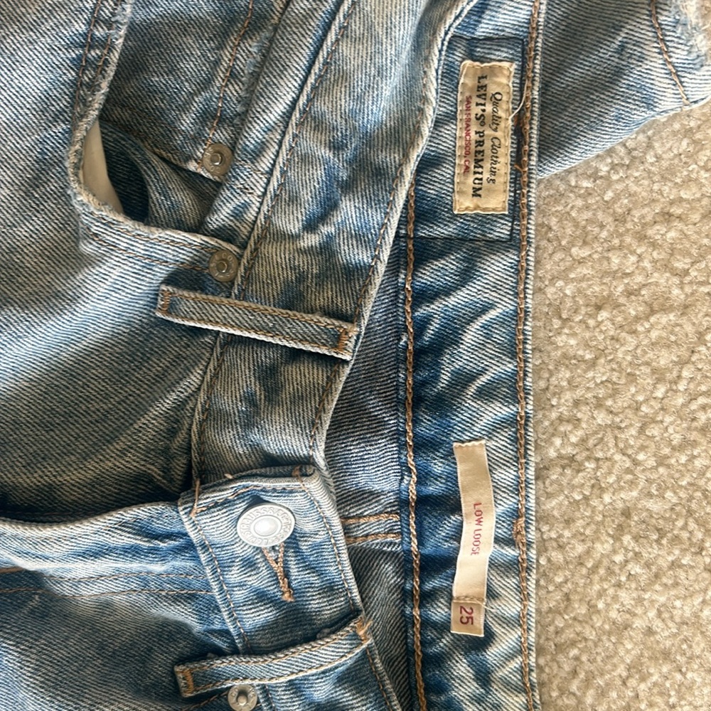 Levi’s Low Rise Loose Jeans - Picture 3 of 3